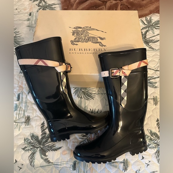 Burberry Shoes - Burberry Kenyon Nova Rainboots